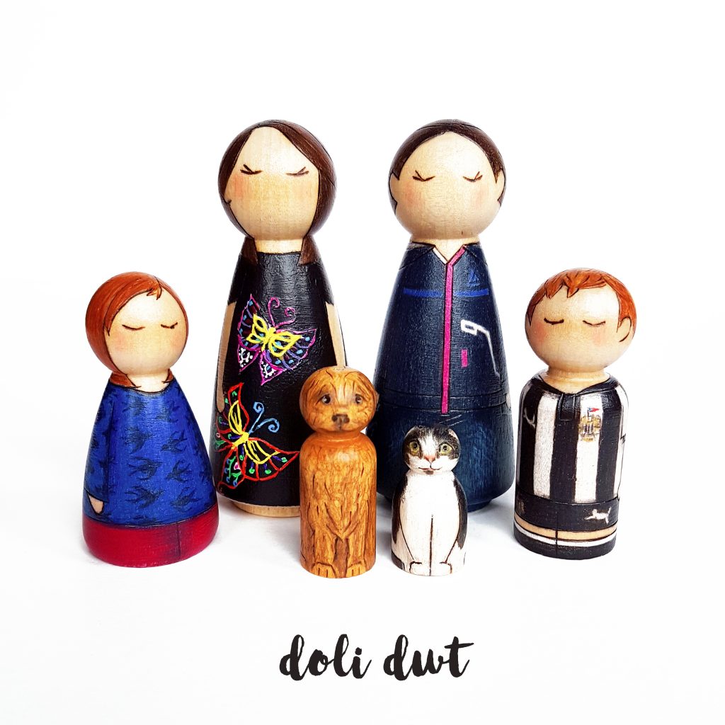 peg dolls, peg dolls uk, peg doll family, personalised gift, personalised peg dolls, custom peg dolls