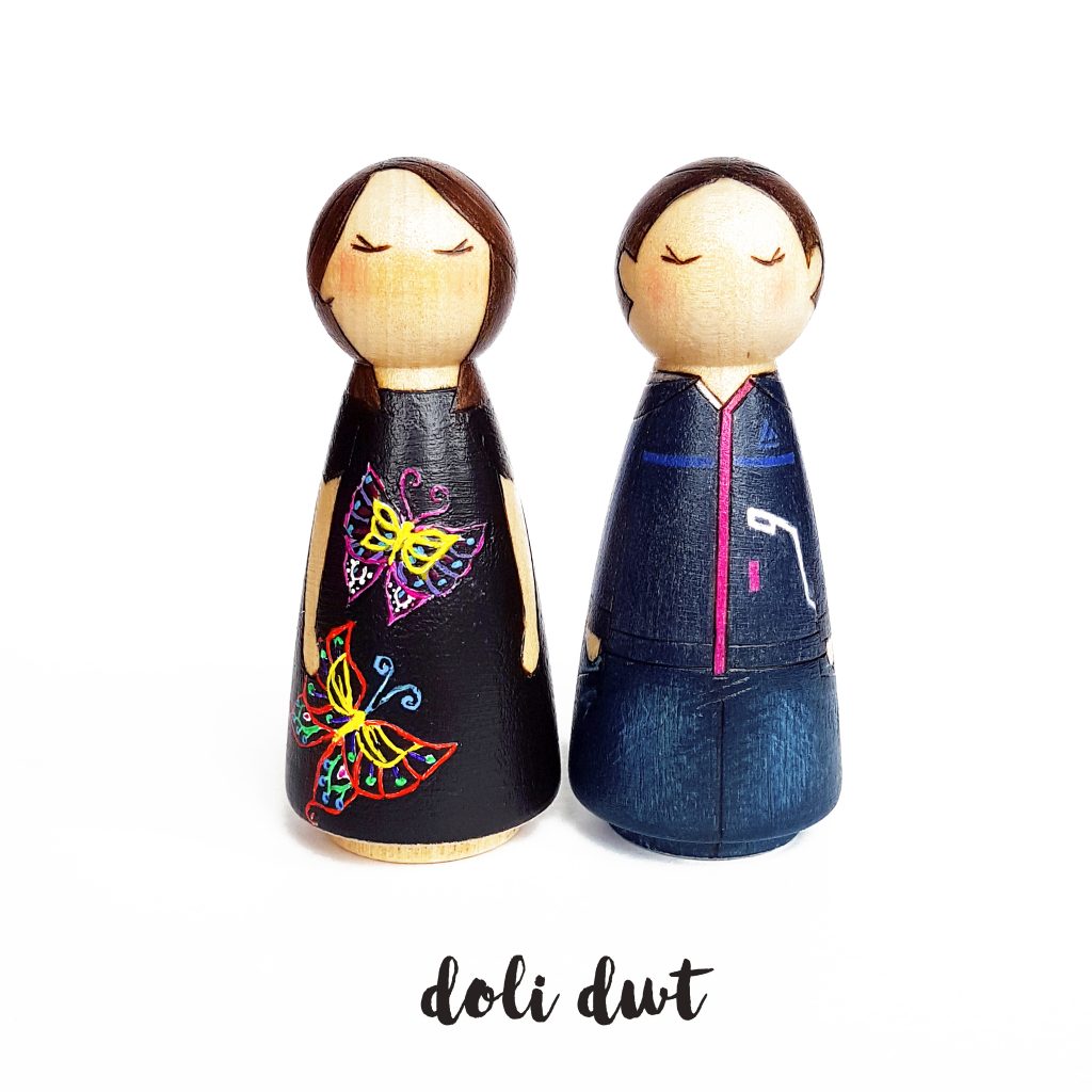 peg dolls, peg dolls uk, peg doll couple, personalised peg doll couple, peg doll family, personalised gift, personalised peg dolls, custom peg dolls