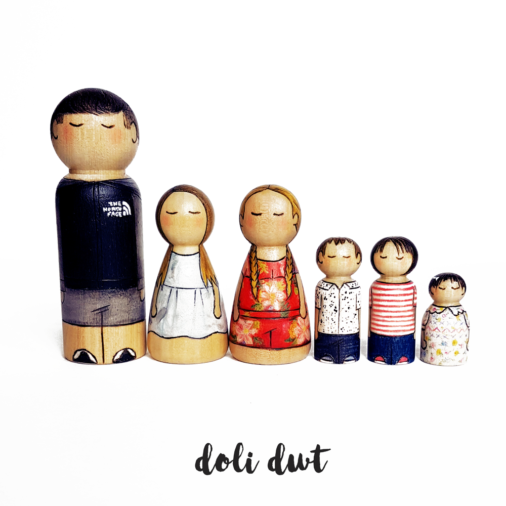 peg doll family, peg dolls, personalised peg dolls, unique gifts, wedding cake toppers, personalised gift
