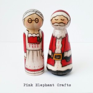 Santa & Mrs Claus peg dolls 